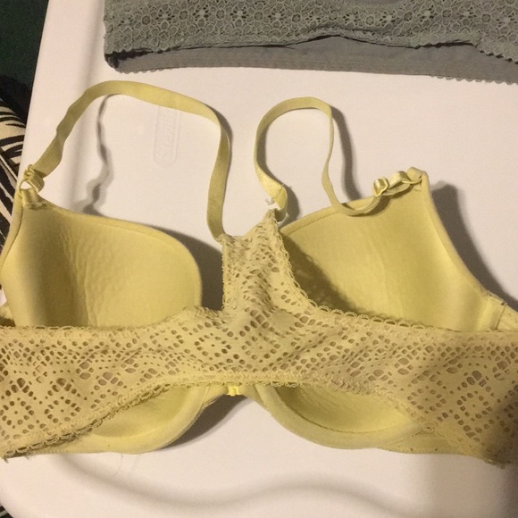 4 Victoria Secret Bras - Picture 5 of 7